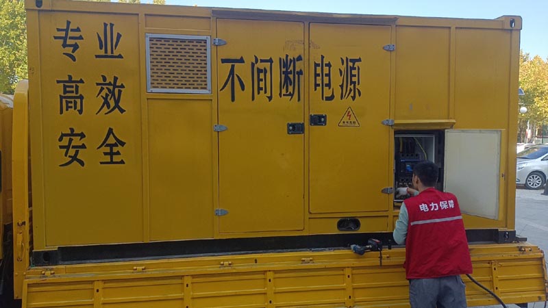 邵东柴油发电机组和UPS电源配合使用时，如何避免切换过程中的电力中断？